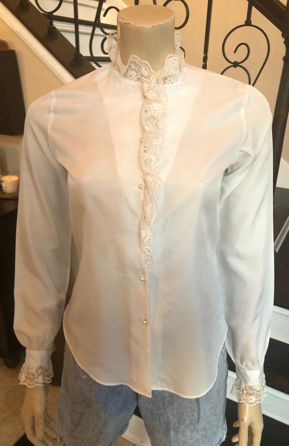 Nice Vintage White Ruffle and Pearl button up blo… - image 6