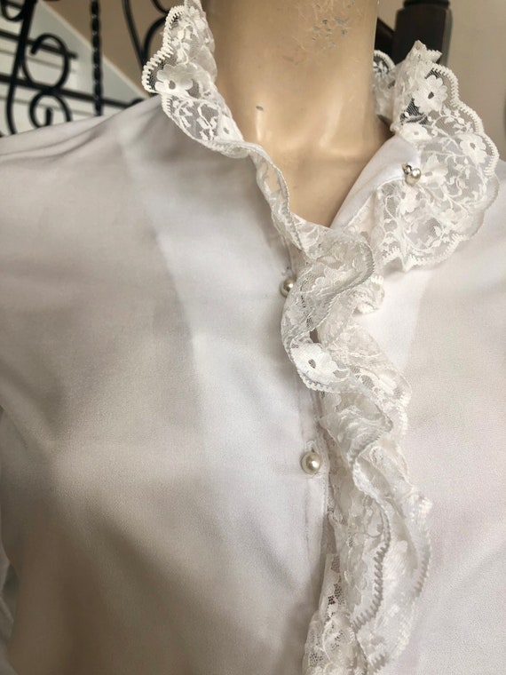 Nice Vintage White Ruffle and Pearl button up blo… - image 8