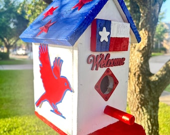 Casinha de pássaros personalizada, única, no estilo patriota do Texas, com estrelas.
