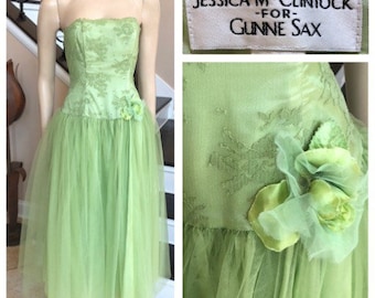 Beautiful Vintage Jessica McClintock Gunne Sax Strapless Prom dress in a soft Green / XS
