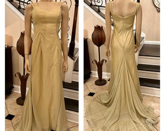 Beautiful Vintage Gold Formal Evening Gown with Long Trane / Prom / Bridesmaid / Small