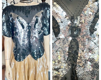 Blusa vintage preta e prateada de seda com lantejoulas e estampa de borboleta / Anos 70/80 / Tamanho Médio