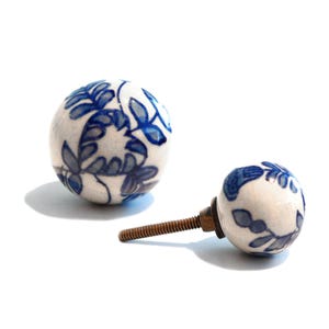 Bouton boule bleue en céramique KN356, poignée de meuble, poignée de porte, poignée de tiroir, poignée de meuble, 3 cm, maison de campagne, chalet, vintage