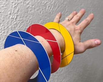 1984 LOUISE SLATER Britische Künstler Resopal Armreif Set, Vintage 80er Jahre Postmodern Primäre Farben Avantgarde Abstrakt Designer Geometrisch