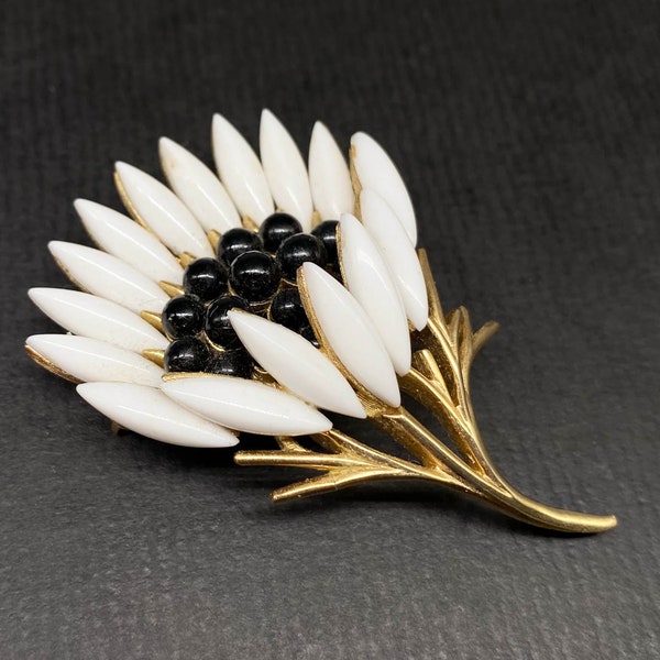 c1960 Crown Trifari Daisy Brooch, Vintage Retro Signed Black & White Lucite or Thermoset Figural Flower Designer Pin Gold Tone Spring Summer