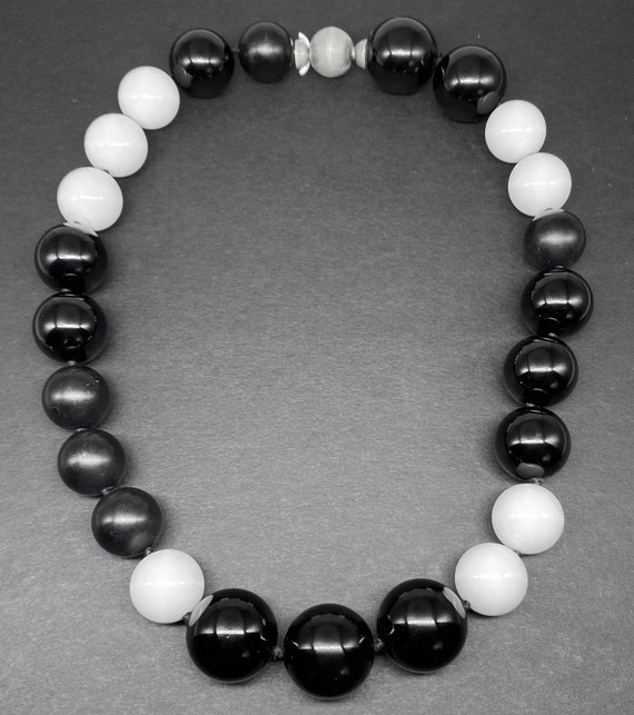 Chunky Asymmetrical 90s White Agate Black Onyx Bea