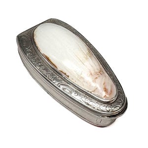 George III Scottish Provincial (Aberdeen) Sterling Silver & Shell Seashell Snuff Patch Box, Antique Georgian Scotland Mens Accessory