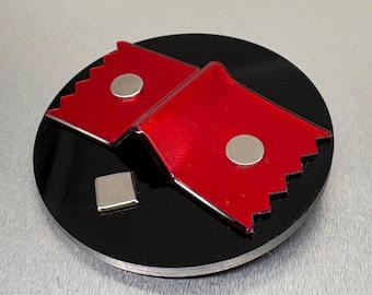 Britische Künstlerin MARLENE McKIBBIN Postmoderne Gesichtsbrosche, Vintage 1980er Artisan Designer Vintage Memphis Milano Group Era Style Lucite Metal Red