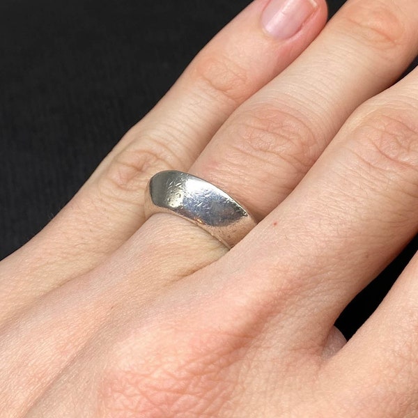 1985 Angela Cummings Signed Modernist Designer Sterling Silver Asymmetrical Slanted Heavy Band Ring, Unisex Men's Women's Size 7 Minimalist