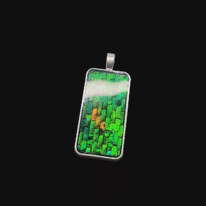 Collar con colgante rectangular de mosaico de ladrillo con élitros de escarabajo joya hecho a mano
