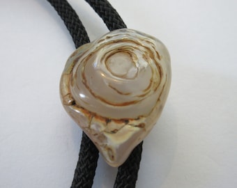 Bolo cravate pierre beige fabriqué à la main blanc cassé/paille pierre Bolo cravate IC Lot 47