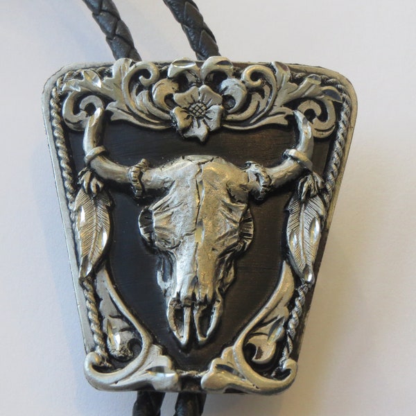 Vintage Siskiyou   Southwestern Style Cattle Steer  Buffalo Bison  Skull in Black Enamel  Bolo IC Lot 22