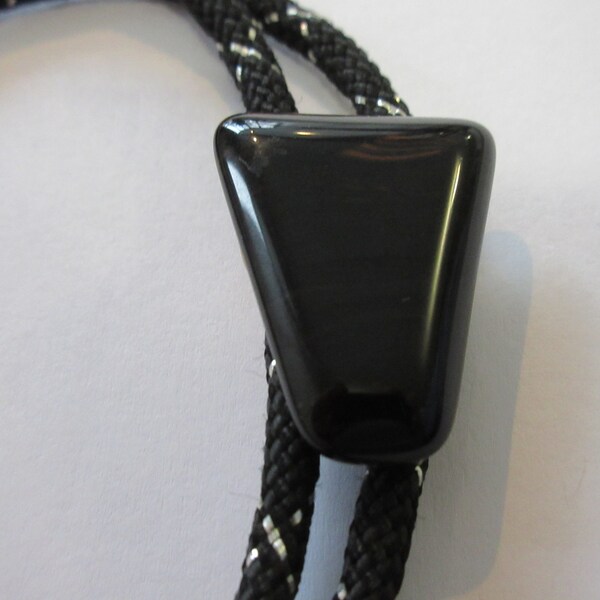 Triangle Bolo Tie, triángulo pulido hecho a mano forma marrón piedra roca Bolo Tie IC Lot 33