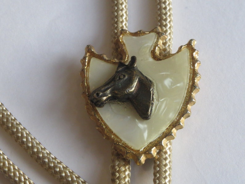 Horse Bolo Tie Handcrafted Pewter Tone Horsehead MOP Bolo Tie IC Lot C