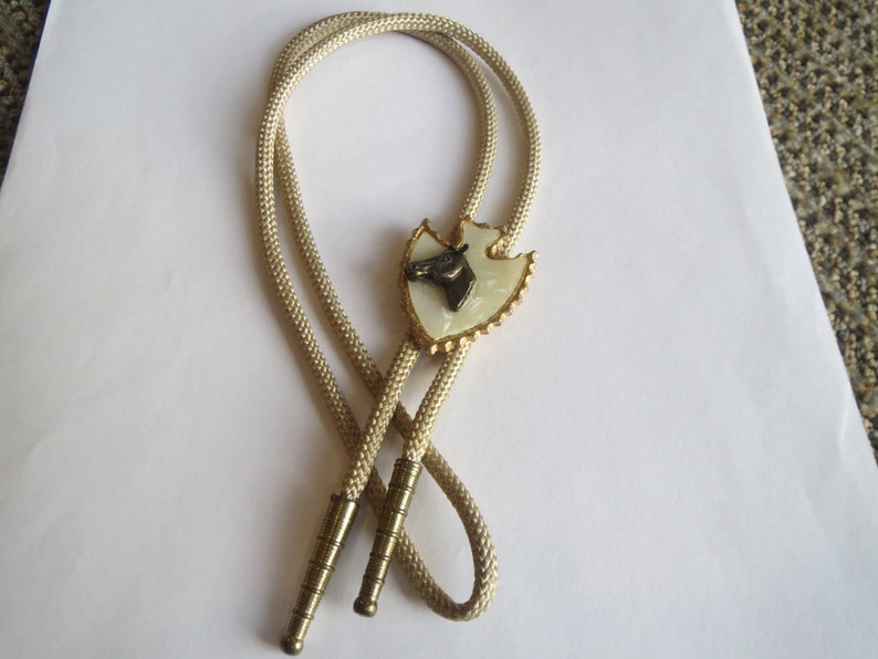 Horse Bolo Tie Handcrafted Pewter Tone Horsehead MOP Bolo Tie IC Lot C