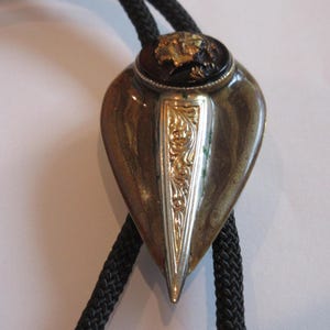 Soldier Bolo Tie-Vintage Gold Tone Knight Helmet on Shield English Spanish Bolo Tie IC Lot M