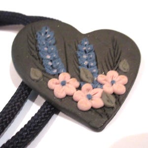 Flowers Bolo Tie, Western Composite Blue Pink Green Flowers Bolo Tie IC Lot Z