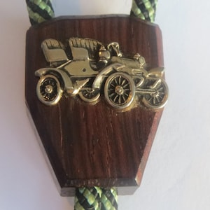 Car Bolo Tie, Vintage Gold Tone Car on Wooden Rectangle Shield Bolo Tie IC Lot F1