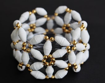White flower paper bead bracelet