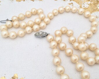 Iridescent Single Strand Pearl Necklace Knotted Single String Faux Cream Pearls  Vintage Matt Iridescent Pearl Necklace Rhinestone Clasp