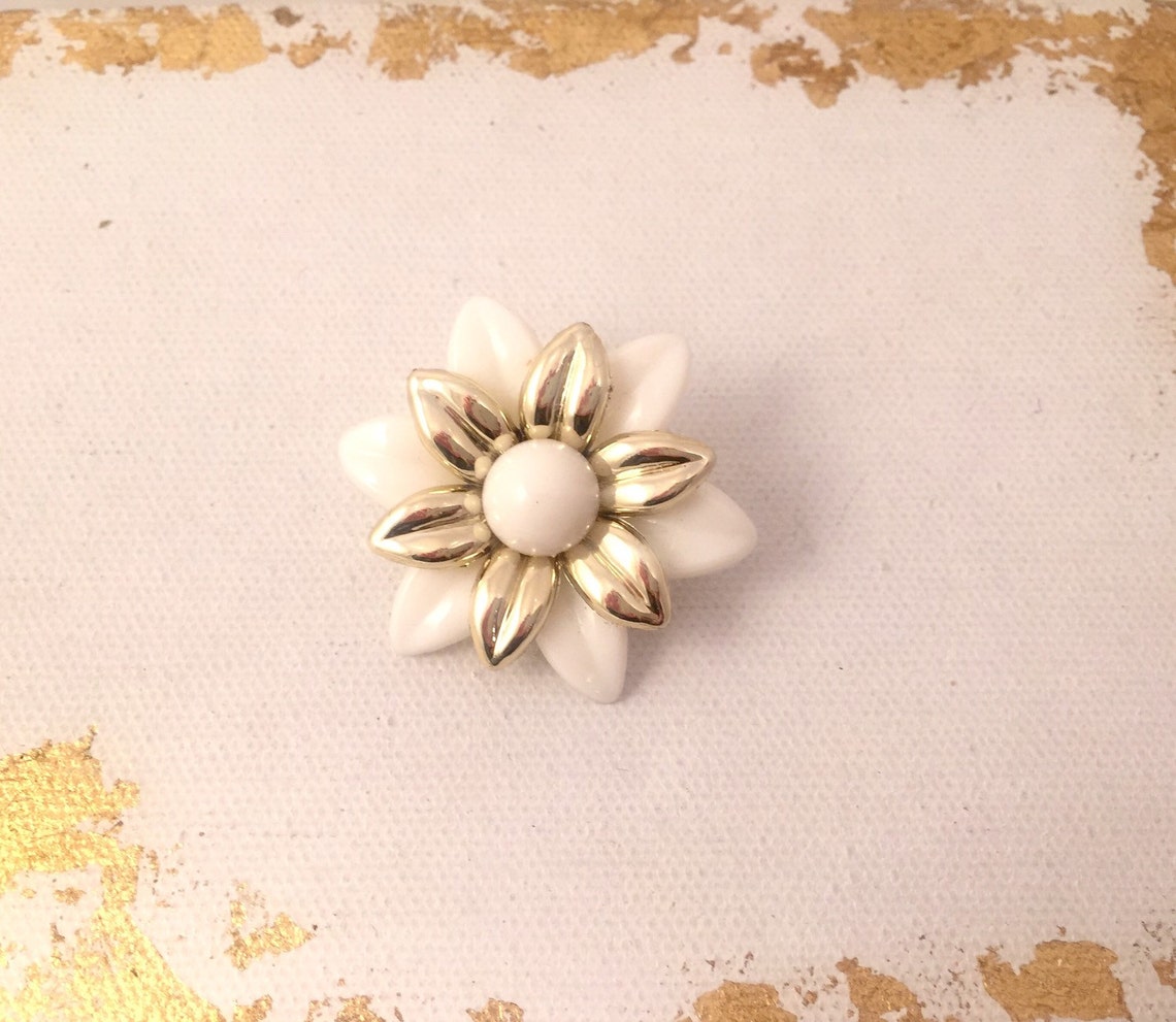 Buy Vintage White Flower Brooch White & Gold Plastic Vintage Pin Online