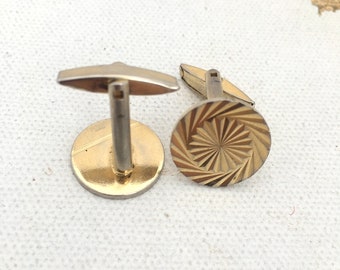 Vintage Circular Gold Cuff links, Gold Tone cufflinks with Diamond Cut Pattern, Large Gold Vintage Bullet back Cufflinks, Big Gold Cufflinks