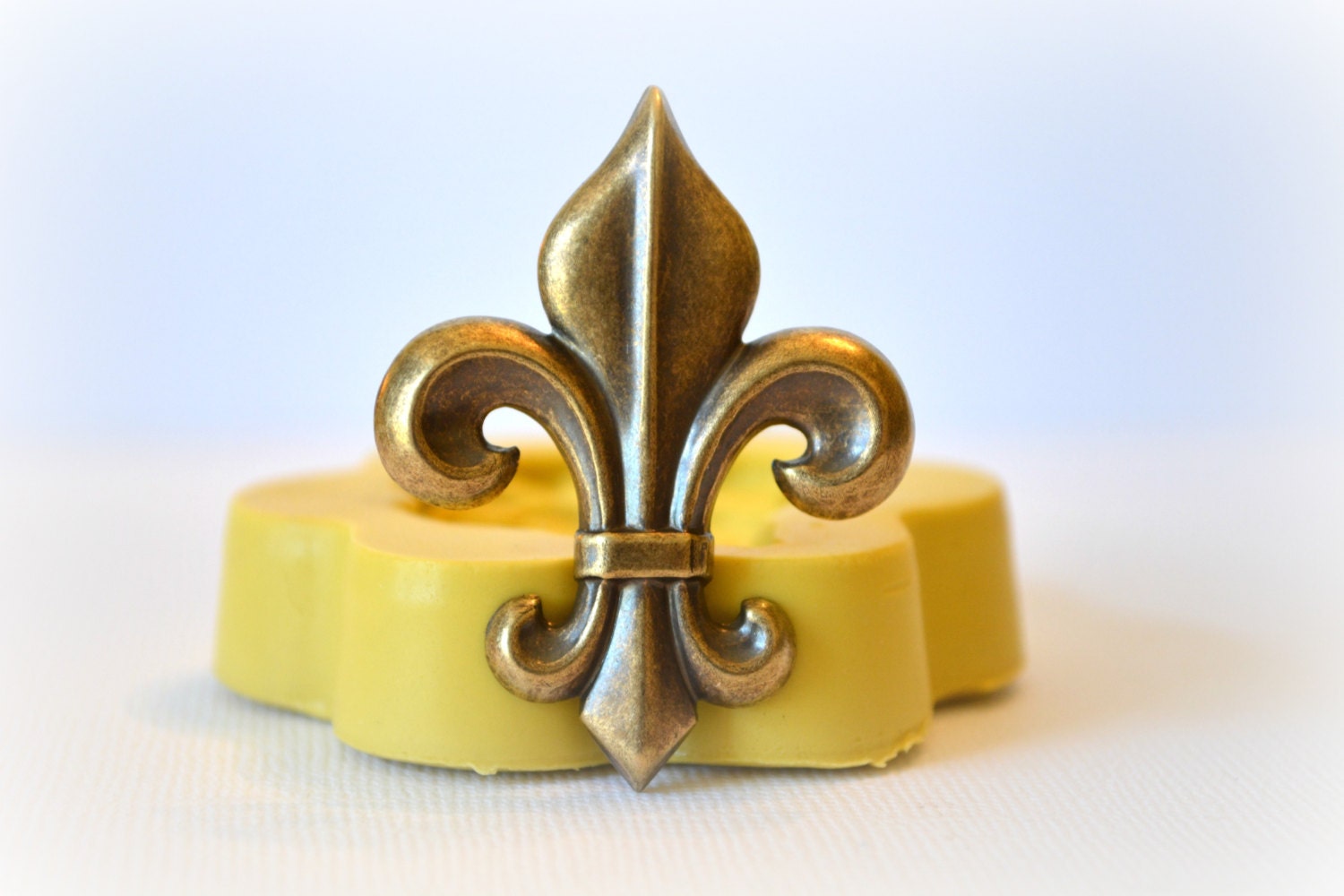 0990 Fleur de lis Silicone Rubber Flexible Food Safe Mold Mould- resi…