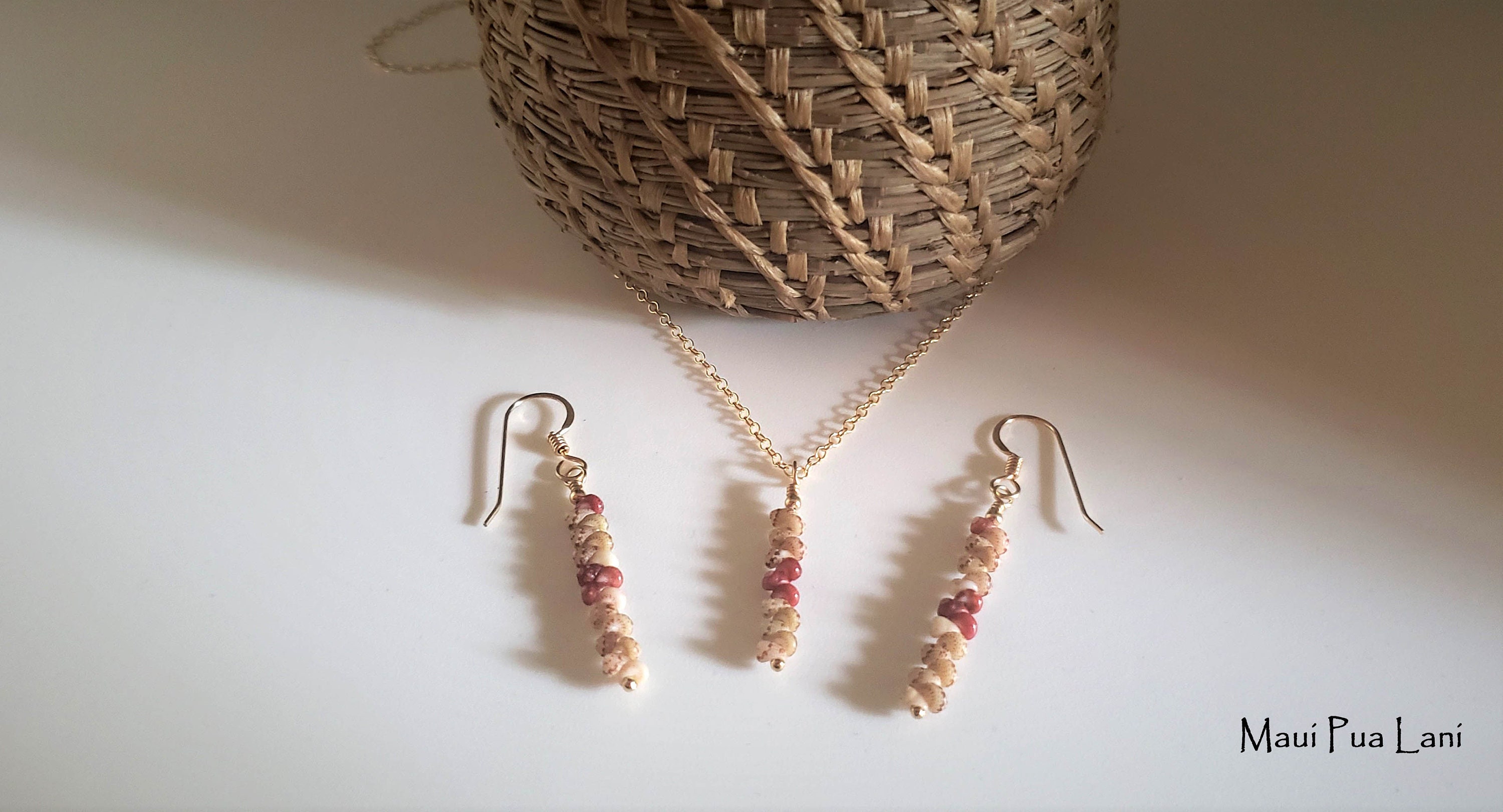 Simple kahelelani shell necklace and earring set. Hawaiian | Etsy