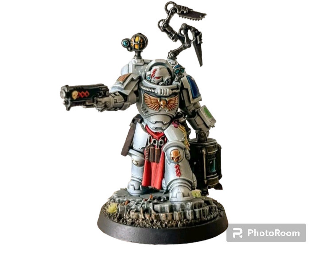 Primaris Apothecary Warhammer 40k – Peint Pro – Schéma Imperial Fists