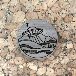 UFO Holz Pin, Pin Anstecker, Eco friendly Holz Emaille Pin, Laser Geätzte Holz Pin, Pin Zurück Button, Alien Pin