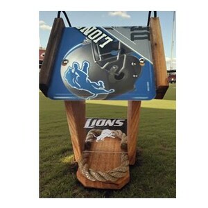 Detroit Lions Two-Sided Cedar Bird Feeder (SI series)