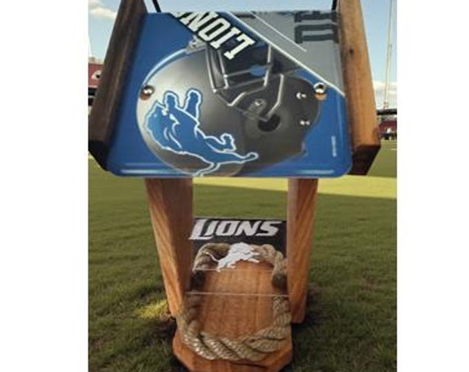 Detroit Lions Two-Sided Cedar Bird Feeder (SI series)