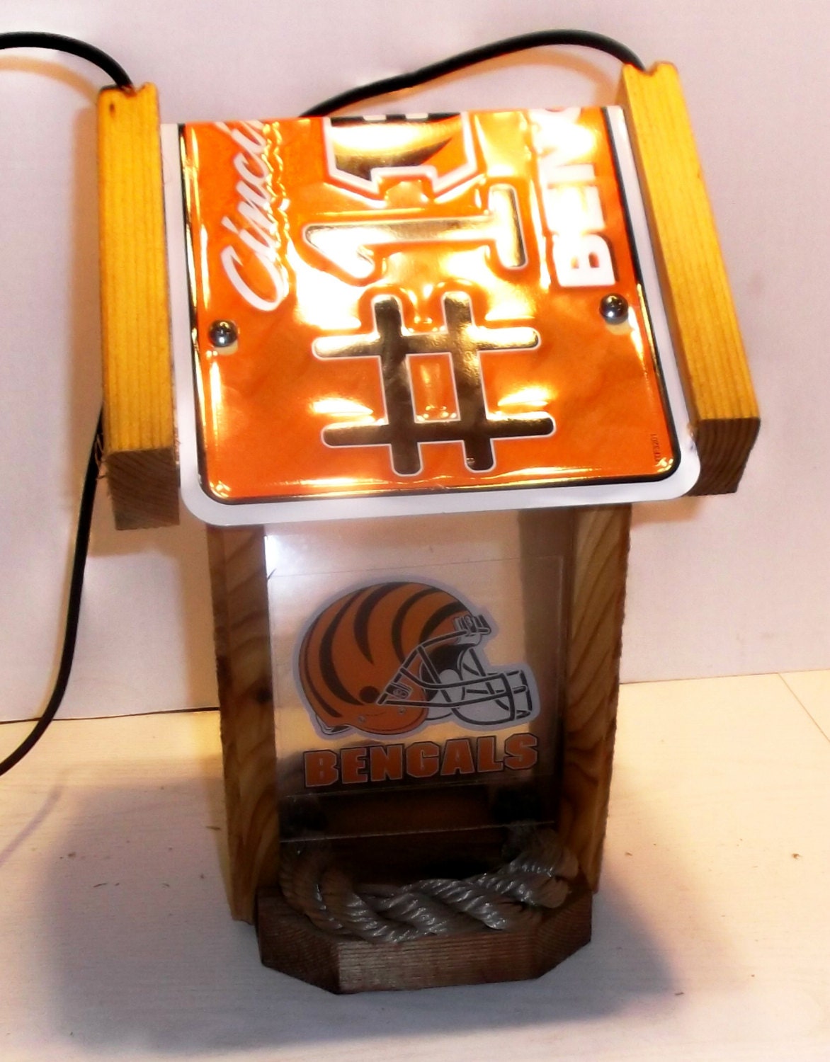 Cincinnati Bengals 1 Fan TwoSided Cedar Bird Feeder
