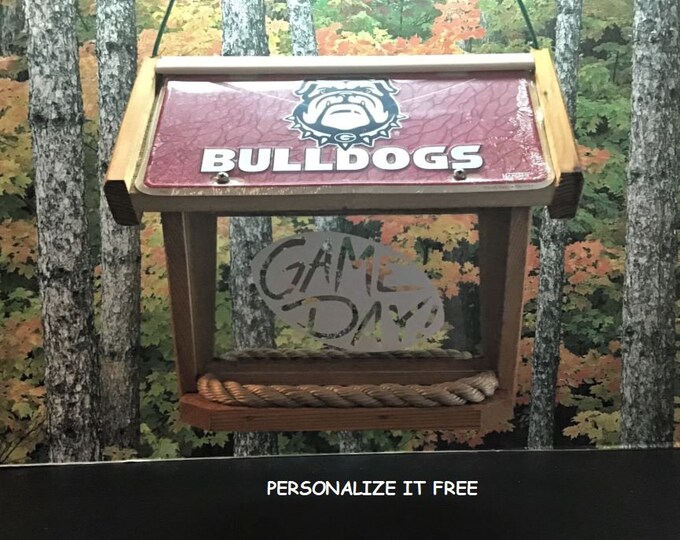 Bulldogs (GA) Deluxe Cedar Two Sided Bird Feeder