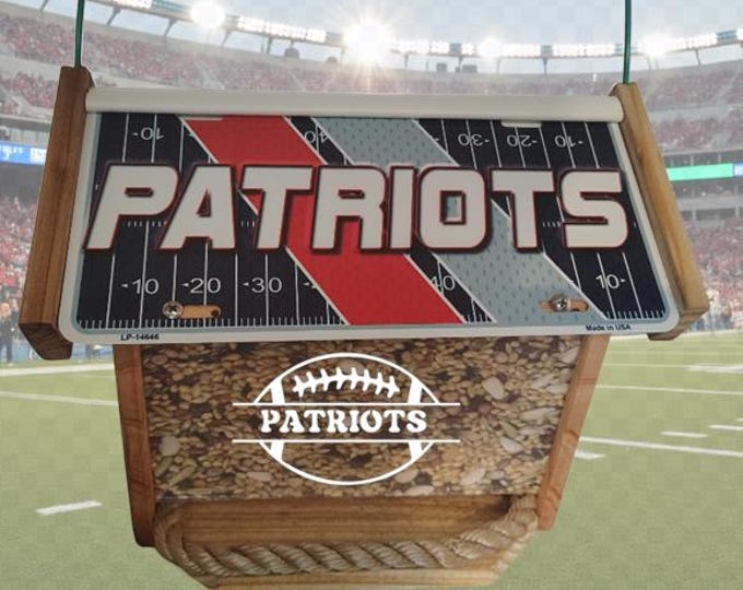 New England Patriots Deluxe two-sided cedar bird feeder (SB Series)