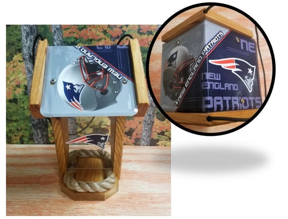 New England Patriots Two-Sided Cedar Bird Feeder (SI series)