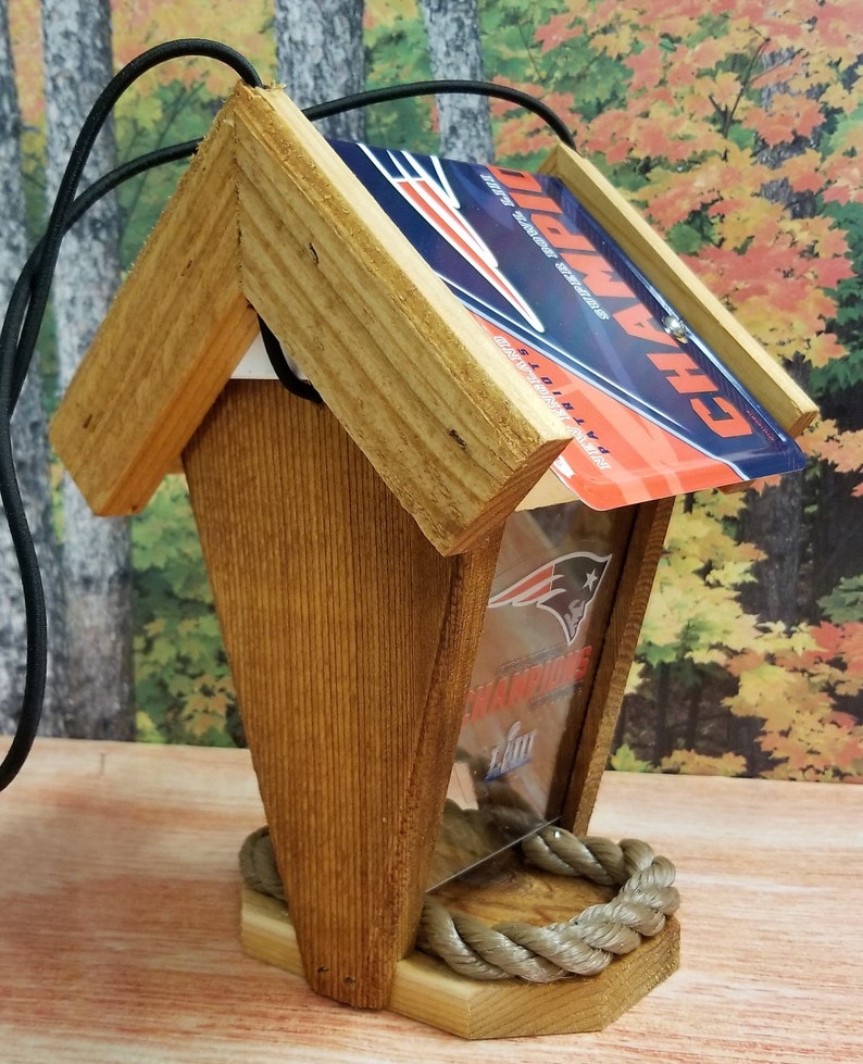 NEW ENGLAND PATRIOTS CEDAR SPORT BIRD FEEDER by Sporty Crafts