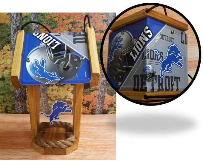Detroit Lions Two-Sided Cedar Bird Feeder (SI series)