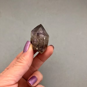 Shangaan Amethyst Natural Crystal Point Crystal Curio Metaphysical Stone Crown Chakra Amethyst Smoky Phantom Quartz Specimen Collectors Item