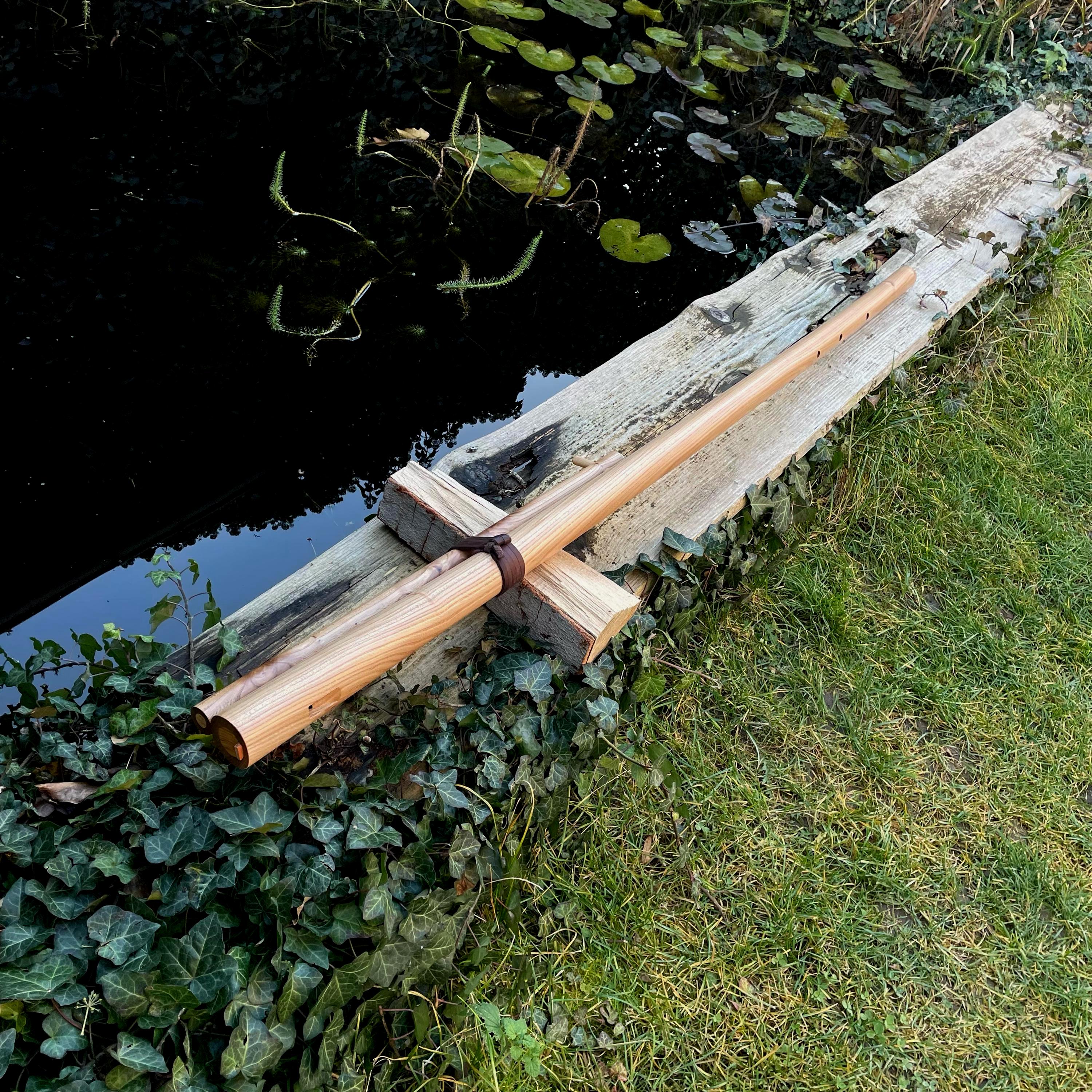 Didgeridoo En Bois Peint à La Main Australian Treasures 130cm + Cours En Ligne Respiratoire Circulaire