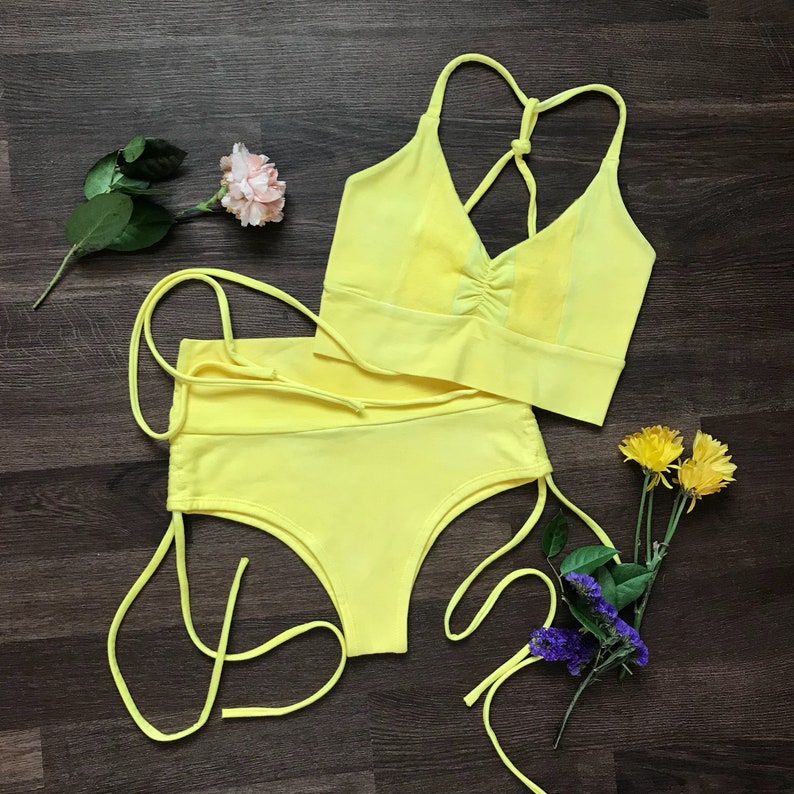 Set-Blossom Bralette /& Cheeky Bottoms