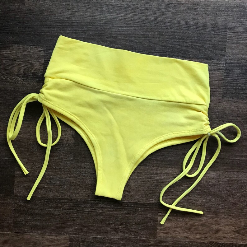 Set-Blossom Bralette /& Cheeky Bottoms