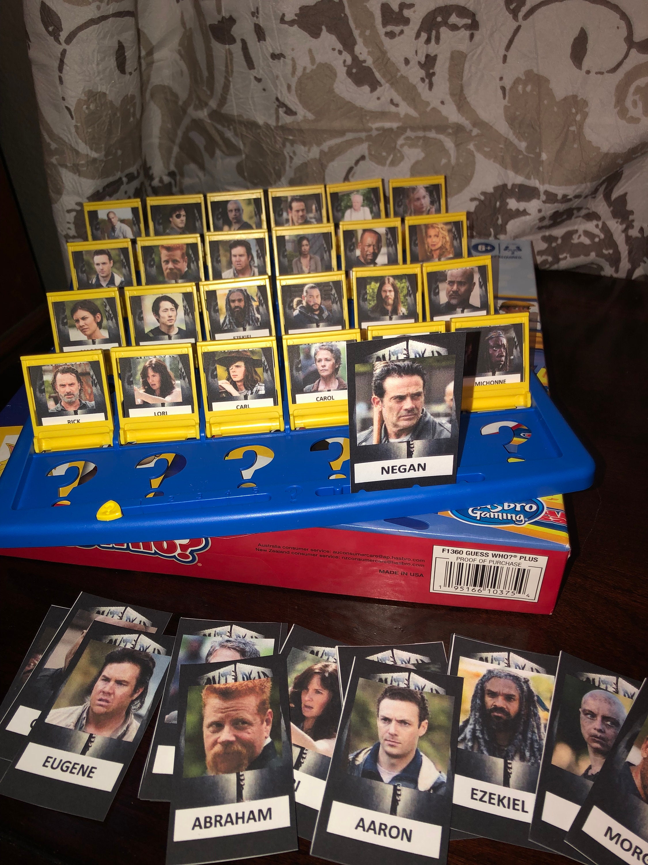 The Walking Dead Guess Who Game Characters - PHYSICAL GAME