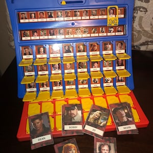 Personagens do jogo Supernatural Guess Who - Versão física do jogo 2.0 - JOGO FÍSICO INCLUÍDO