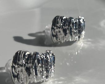 Strukturierte Silber Ohrstecker • Moderne skulpturale Ohrstecker • Sterling Silber Beiträge • Minimalistische leichte Ohrringe für den Alltag