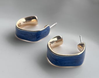 Orecchini a cerchio in smalto blu - Cerchi placcati in oro 18 carati con blu navy - Perni ipoallergenici
