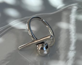 Anillo abierto de plata de ley con esfera y barra pulidas • Joyería geométrica minimalista moderna • Anillo llamativo hecho a mano, talla 7 de EE. UU.