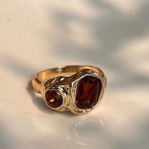 Unique Organic Gold-Plated Ring with Amber-Toned Glass Gemstones – Statement Jewelry-Stackable Ring