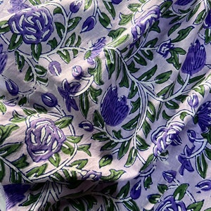 Pflaume Blumendruck-Gewebe Schüttgut, indischer Handblock bedruckter Baumwoll-Voile-Stoff, Nähen Bekleidungsstoff Quilten und Basteln Stoff