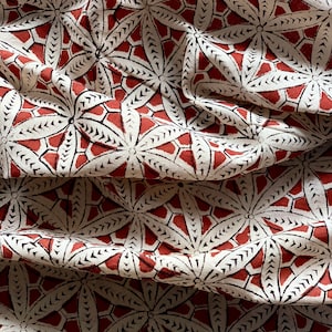 Stampa geometrica rossa, stampa a blocchi a mano, tessuto stampato a blocchi, coperta stampata a blocchi, vestito stampato a blocchi, tessuto di cotone stampato,